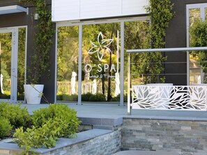 ทรีทเมนท์ดูแลผิว, ทรีทเมนท์ดูแลผิวหน้า, 2 ห้องทรีทเมนท์, ทำเล็บ