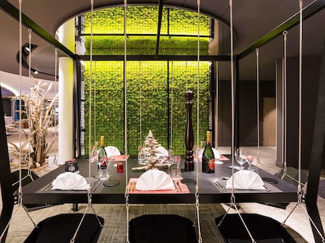 Wine bar. Novotel Resort & Spa Biarritz Anglet