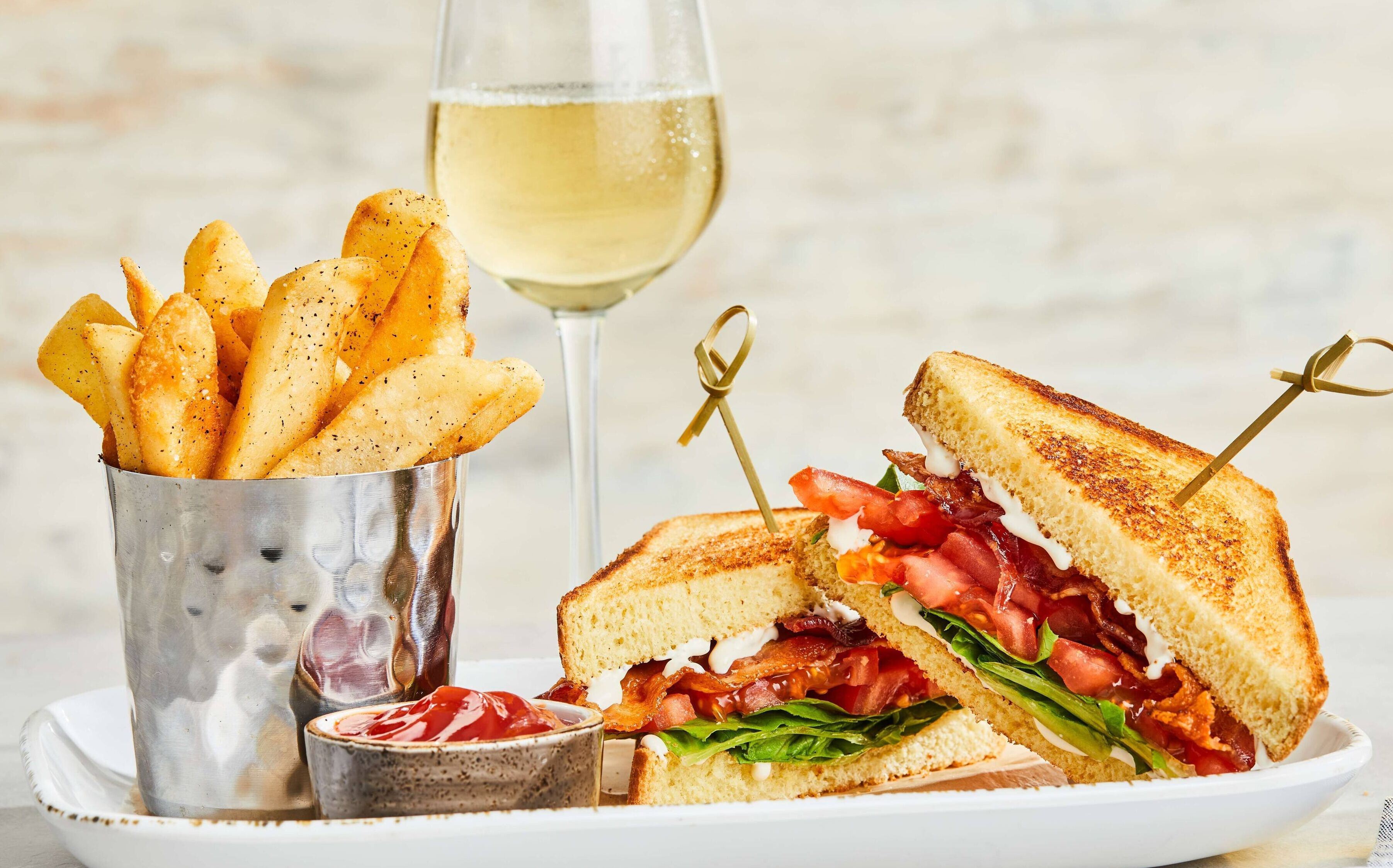 breakfast and dinner served, american cuisine