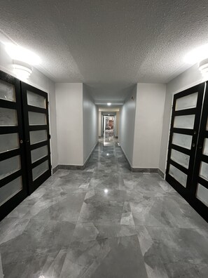 Hallway - Travelodge by Wyndham Regina (Regina)