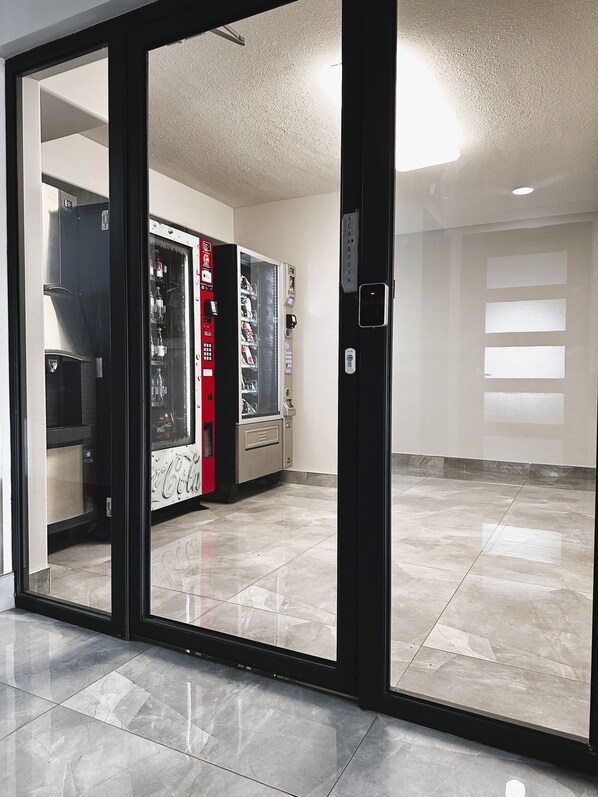 Vending machine - Travelodge by Wyndham Regina (Regina)