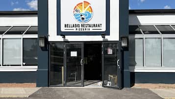 Breakfast, lunch and dinner served