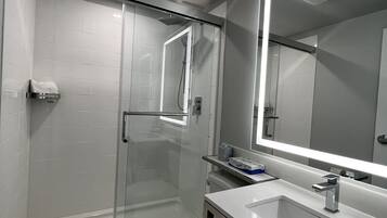 Kostenlose Toilettenartikel, Haartrockner, Handtücher, Seife