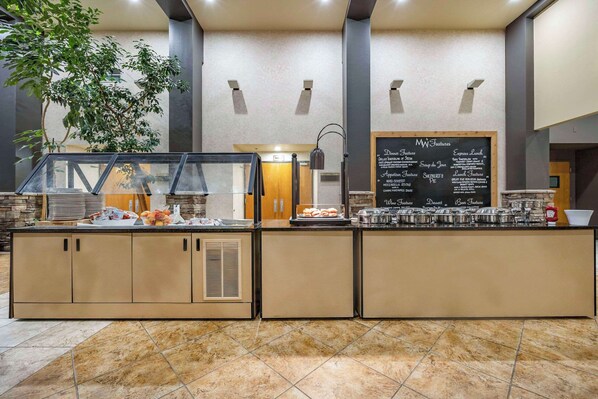 Buffet déjeuner gratuit tous les jours