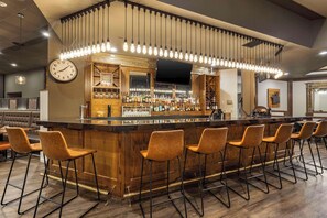 2 Bars/Lounges, Sportbar