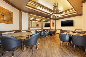 3 restaurants, breakfast served - Hells Canyon Grand Hotel, an Ascend Collection Hotel (Lewiston)
