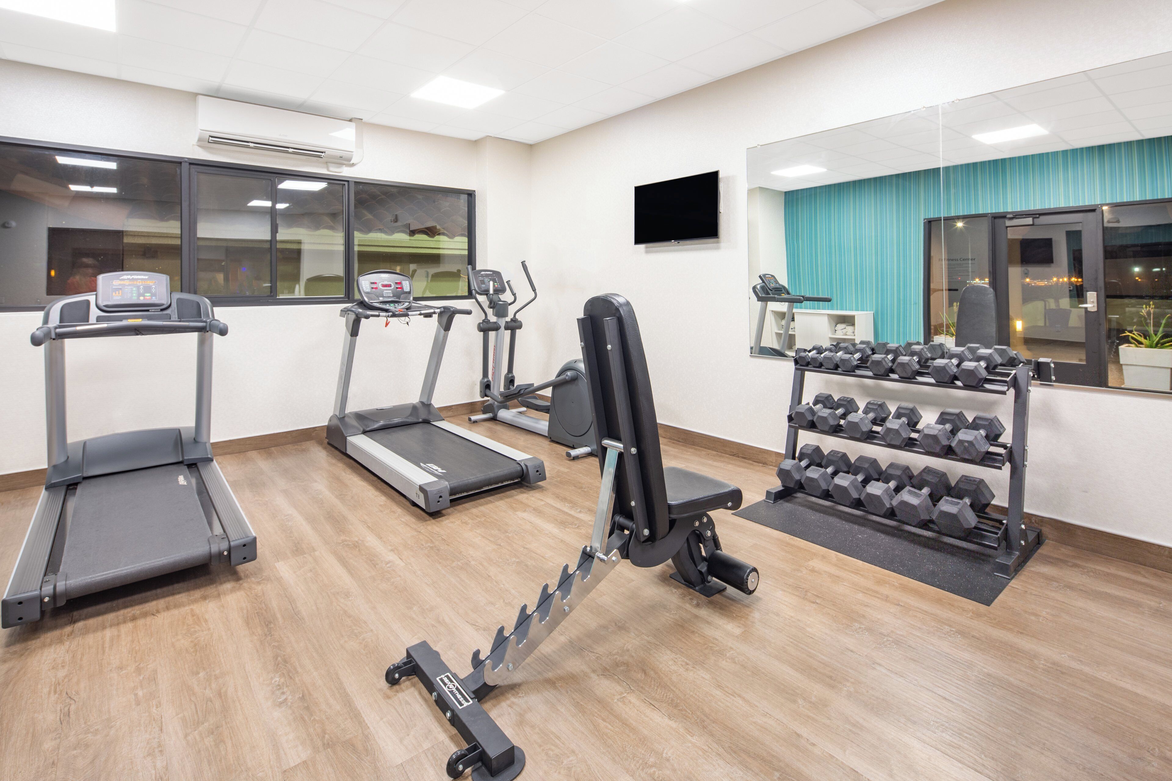 Photo - Holiday Inn Express San Diego Airport - Old Town by IHG