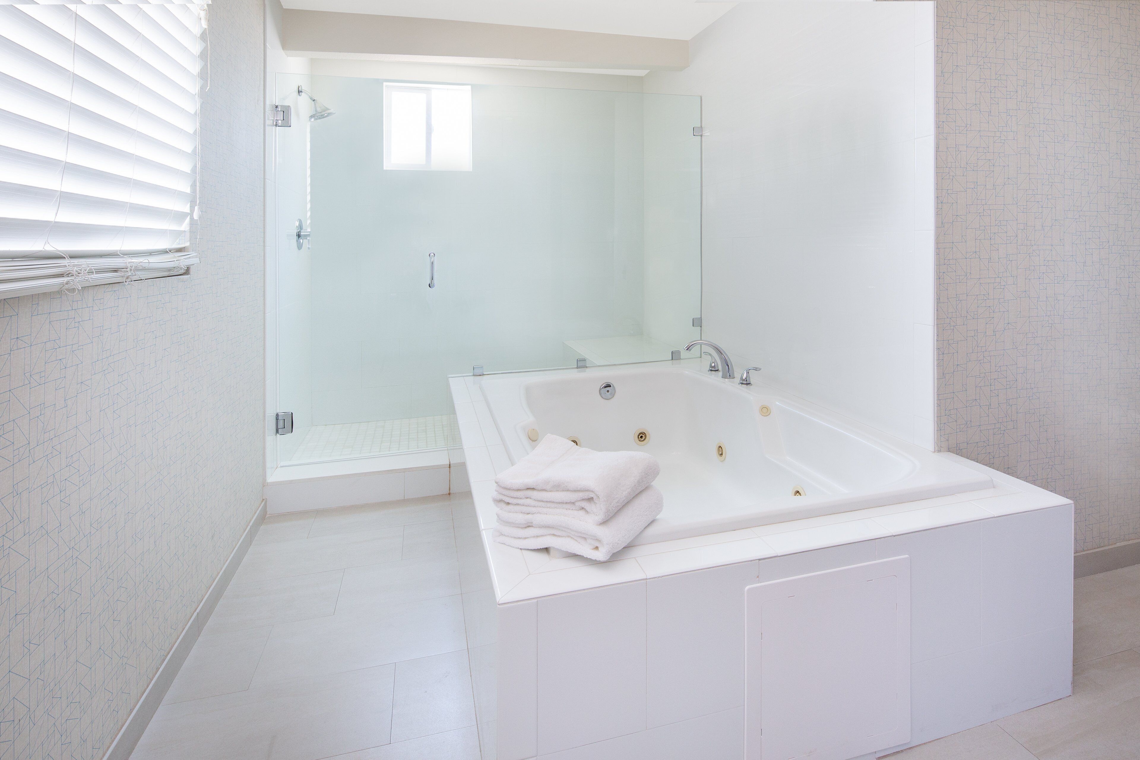 suite, 1 king bed | bathroom shower