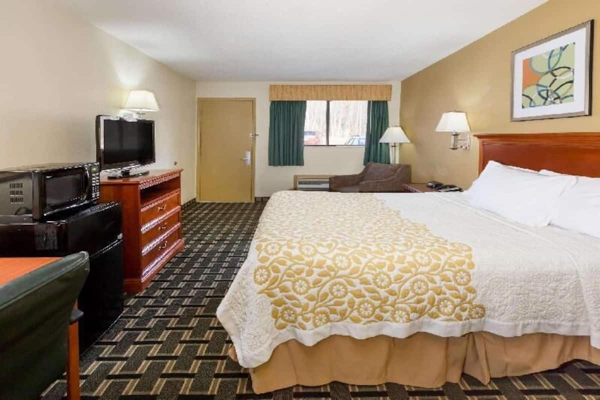In-room safe, desk, laptop workspace, soundproofing
