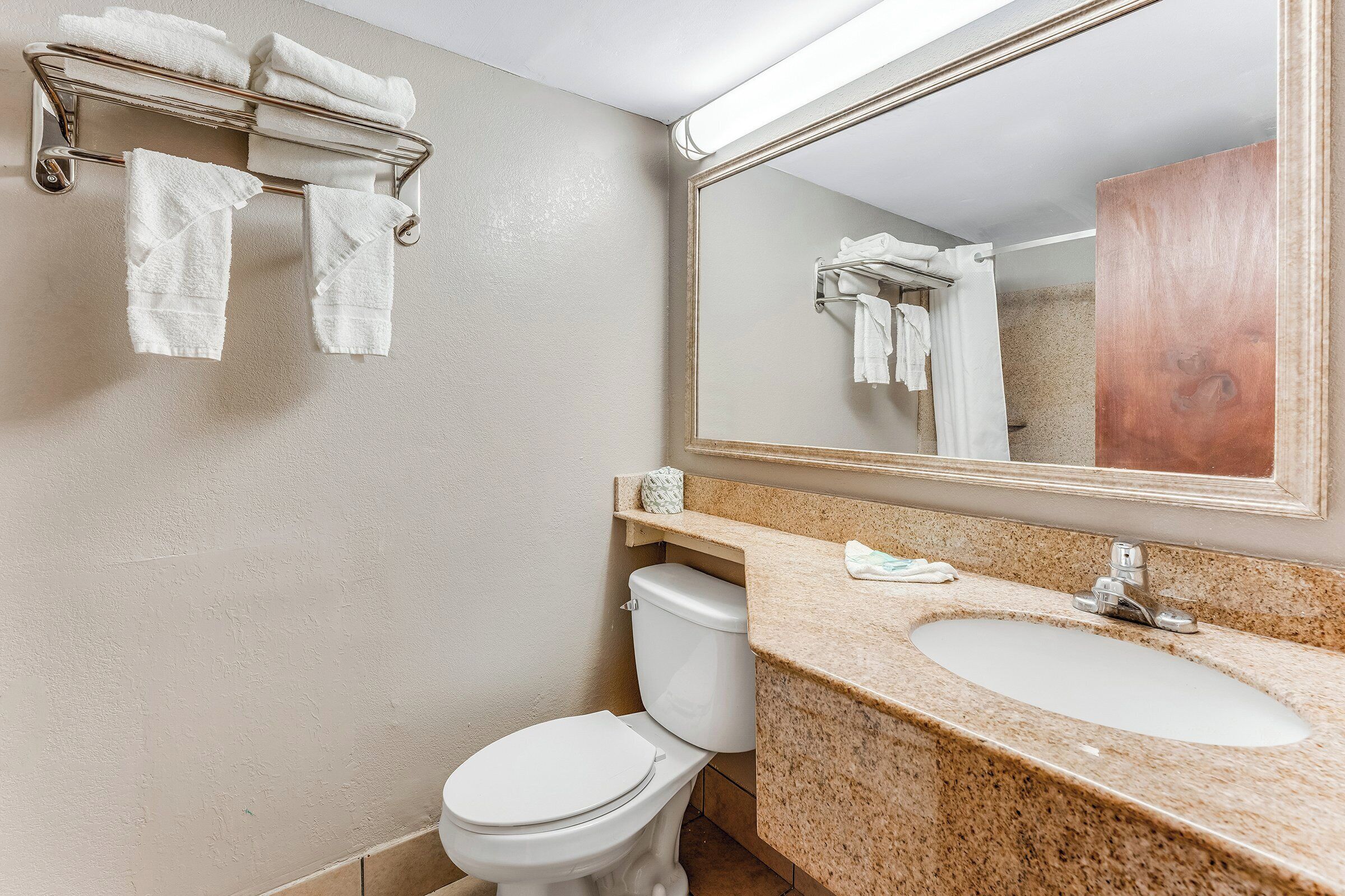 Foto - Red Carpet Inn & Suites