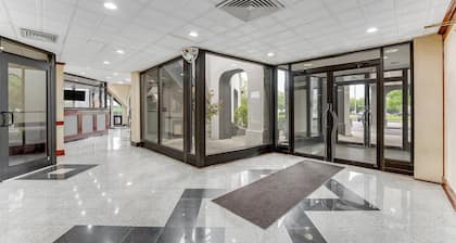 Red Carpet Inn & Suites