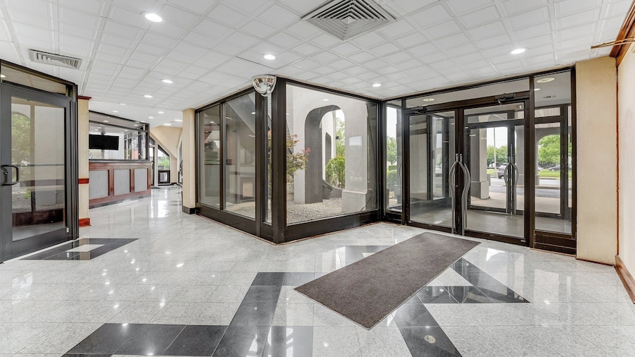 Red Carpet Inn & Suites