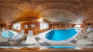 Indoor pool, sun loungers