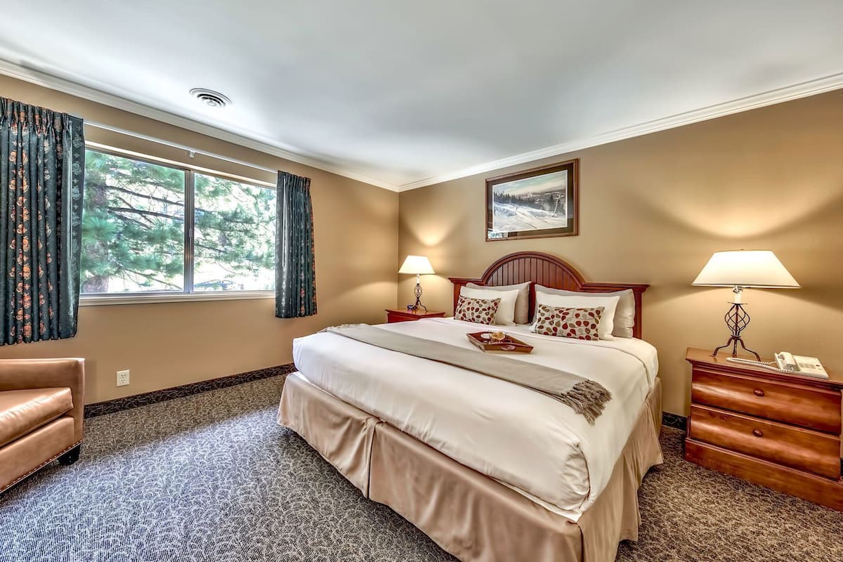 Caja de seguridad en la habitación y escritorio