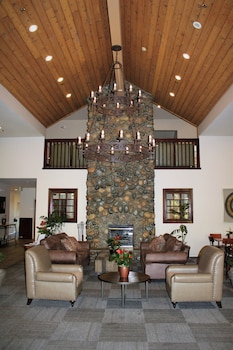 Sitting area in hotel lobby at Forest Suites Resort at Heavenly Village