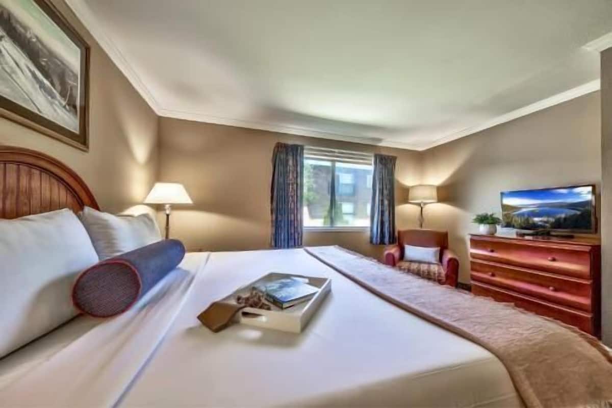 Zimmersafe, Schreibtisch, Bügeleisen/Bügelbrett, kostenlose Babybetten