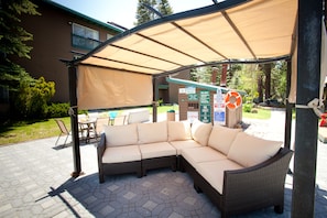 Outdoor pool, pool umbrellas, sun loungers