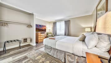 Deluxe Suite, 1 Bedroom | 2 bedrooms, in-room safe, desk, iron/ironing board