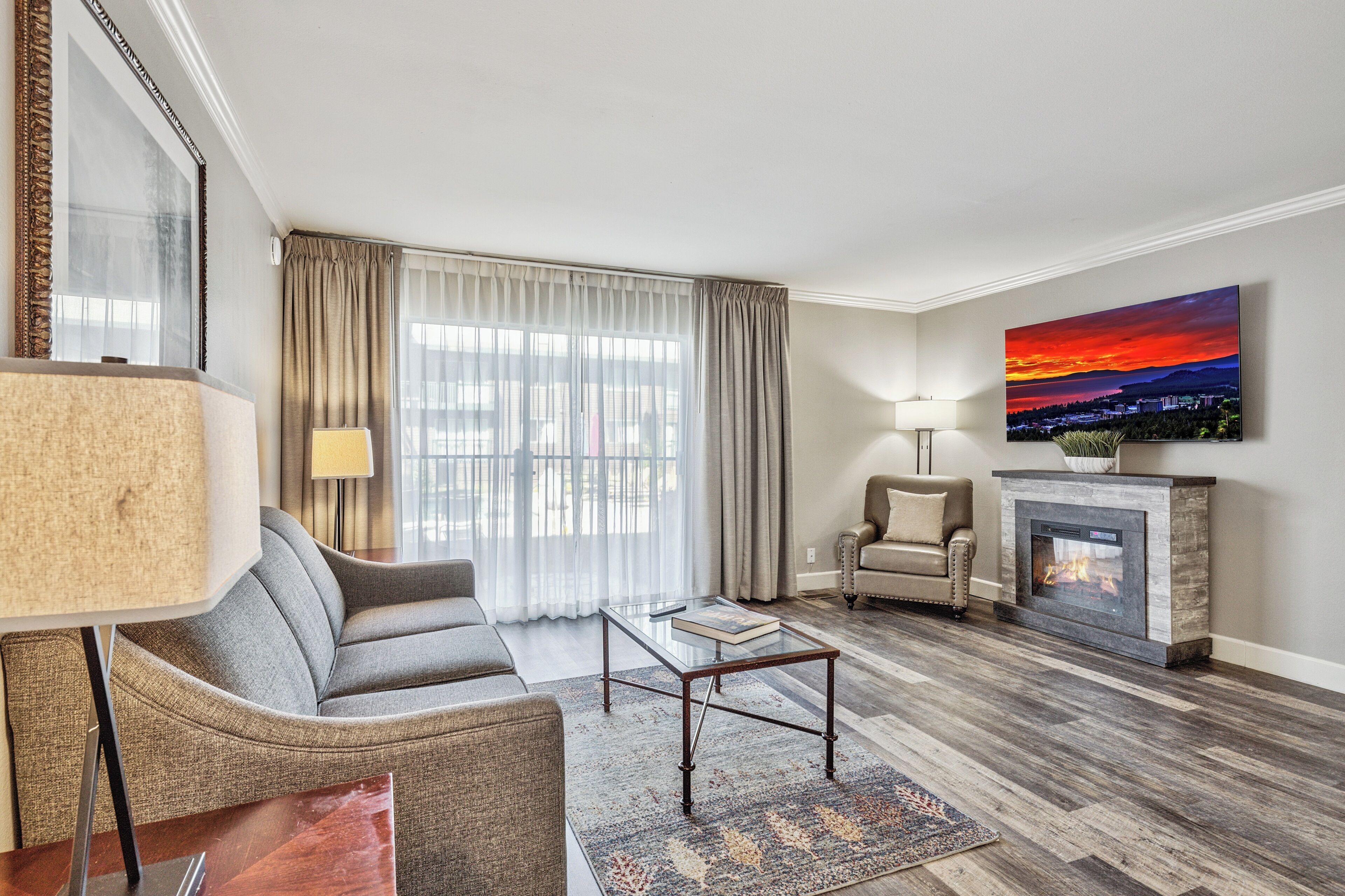 Deluxe-Suite, 1 Schlafzimmer, Poolseite | Wohnbereich