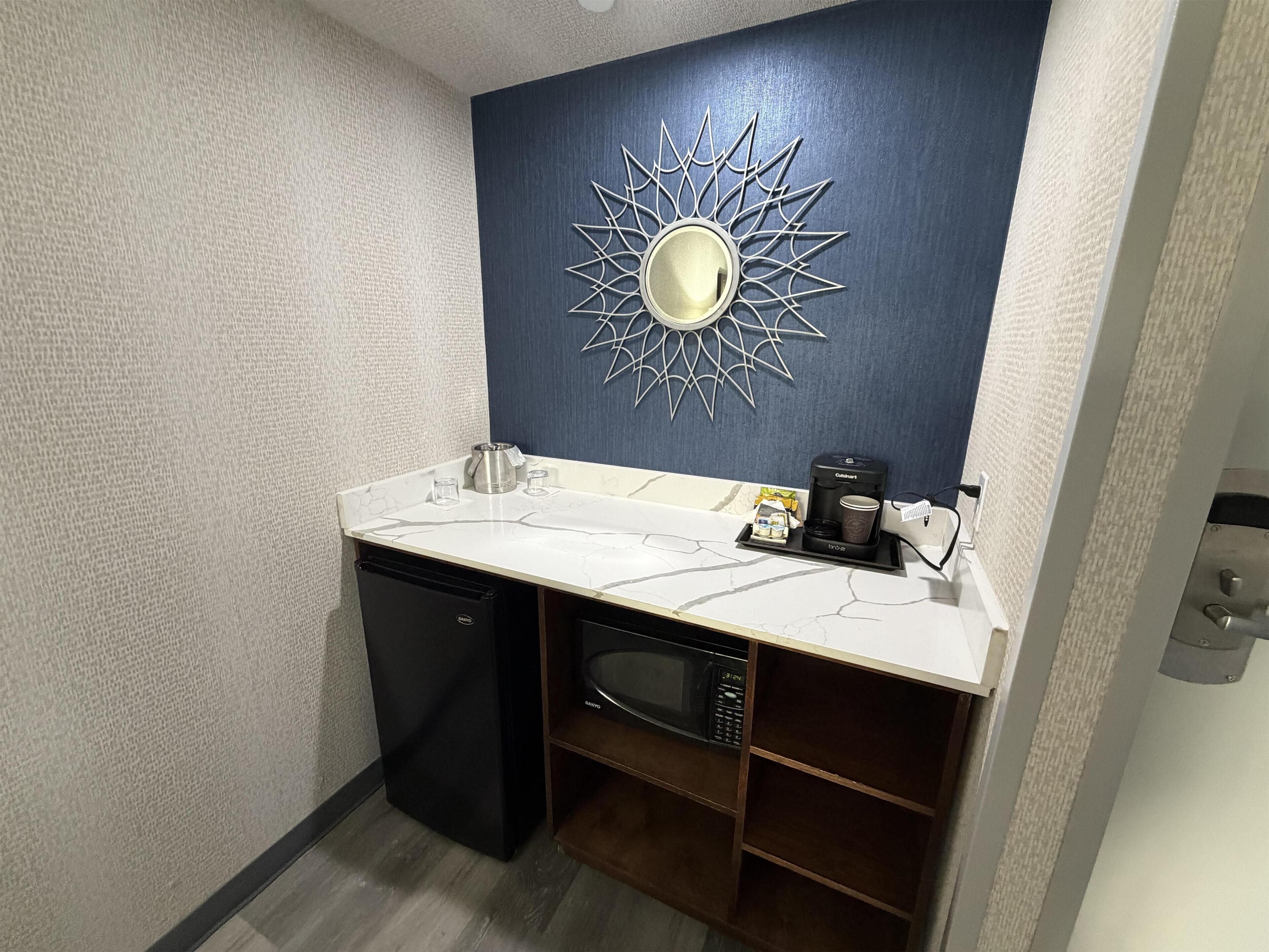 Hypo-allergenic bedding, in-room safe, desk, laptop workspace