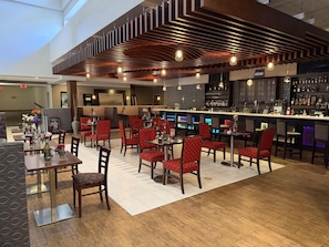 Ontbijtbuffet op werkdagen (USD 15.00 per persoon)