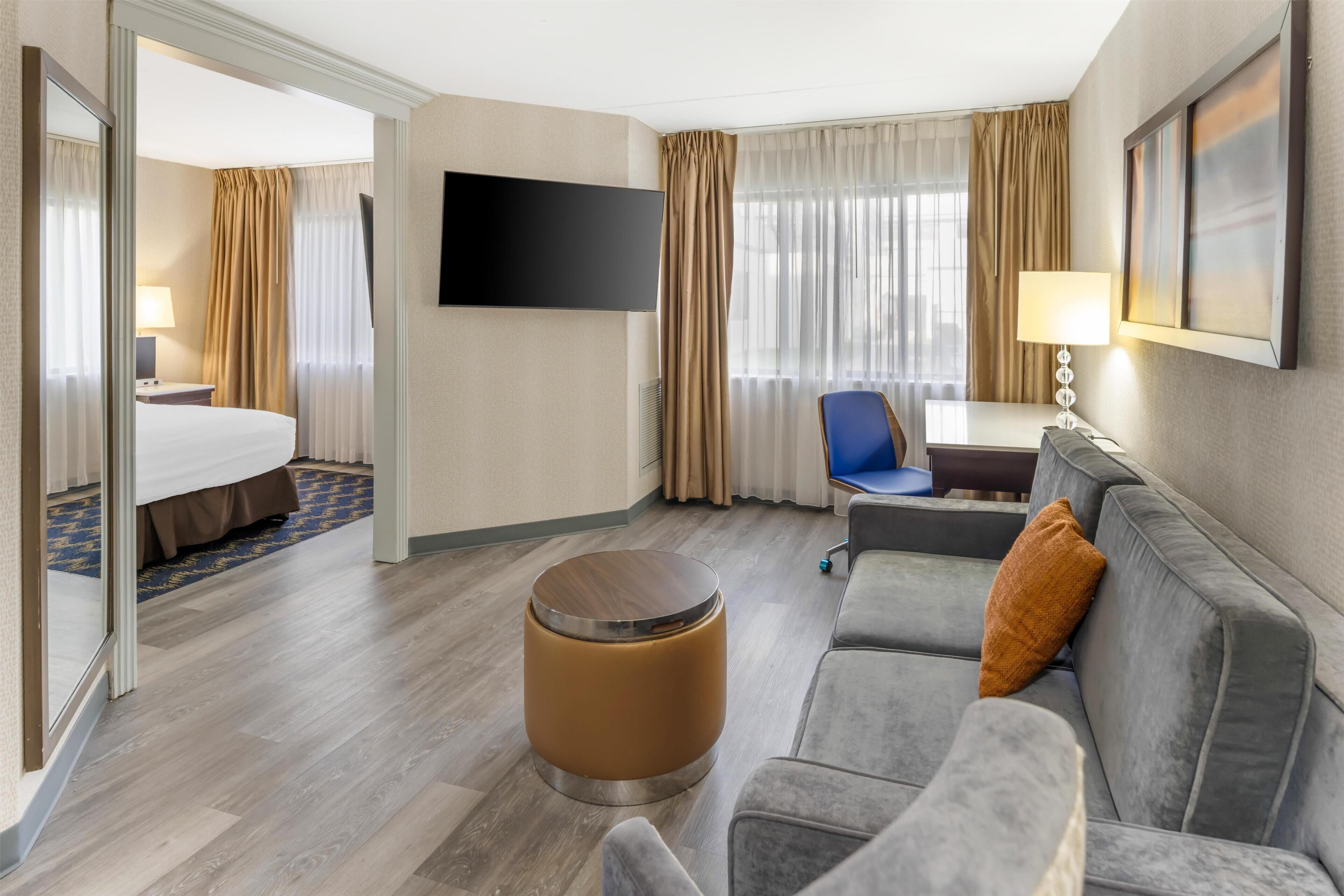 Hypo-allergenic bedding, in-room safe, desk, laptop workspace