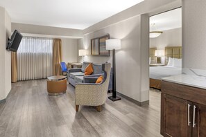 Hypo-allergenic bedding, in-room safe, desk, laptop workspace
