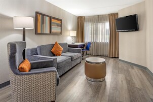 Hypo-allergenic bedding, in-room safe, desk, laptop workspace