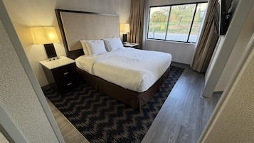 Hypo-allergenic bedding, in-room safe, desk, laptop workspace