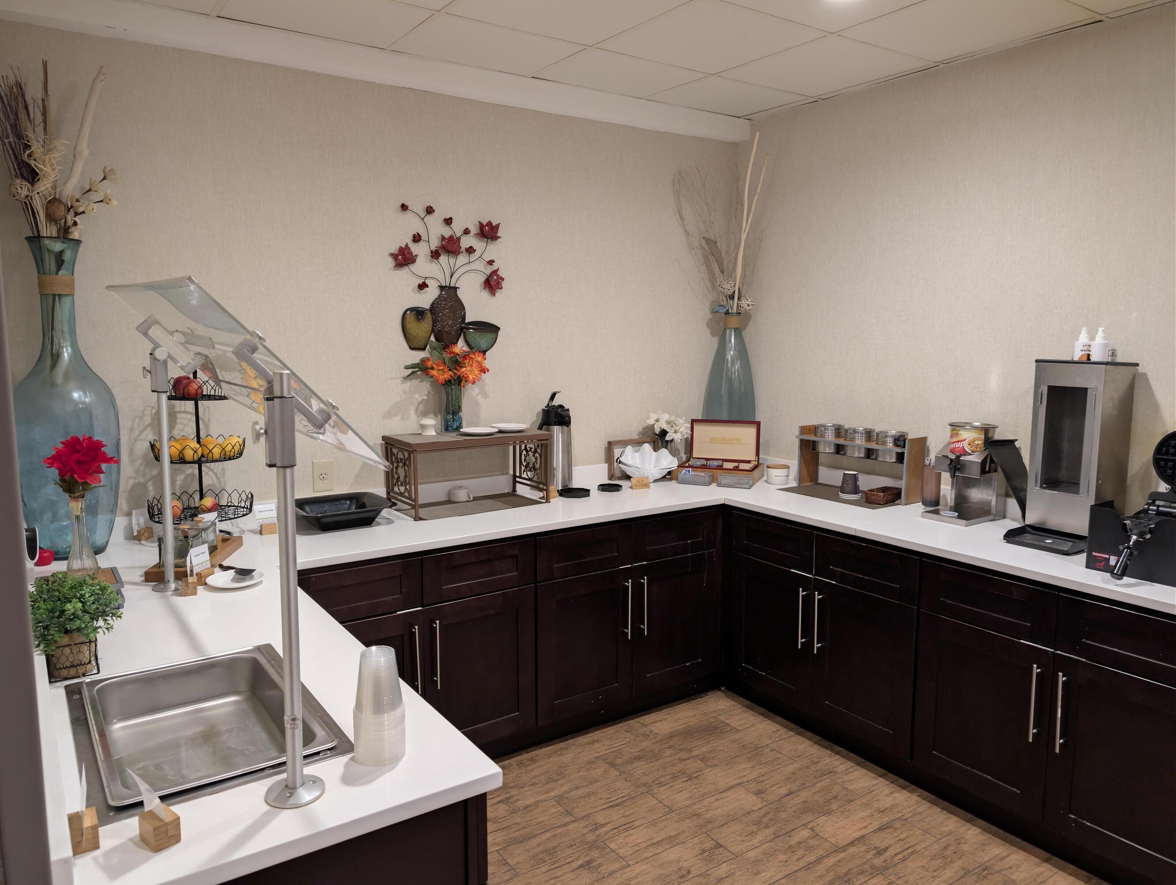 逢周一至周五供应自助式早餐（每人 USD 15.00）