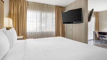 Hypo-allergenic bedding, in-room safe, desk, laptop workspace