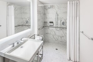 Ensemble douche/baignoire, douche à « effet pluie »