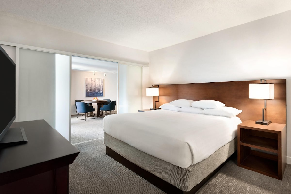 Executive Suite | 1 bedroom, premium bedding, down comforters, pillowtop beds
