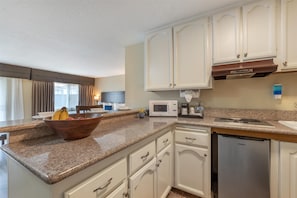 Suite, 1 King Bed, Non Smoking, Kitchenette | Private kitchenette