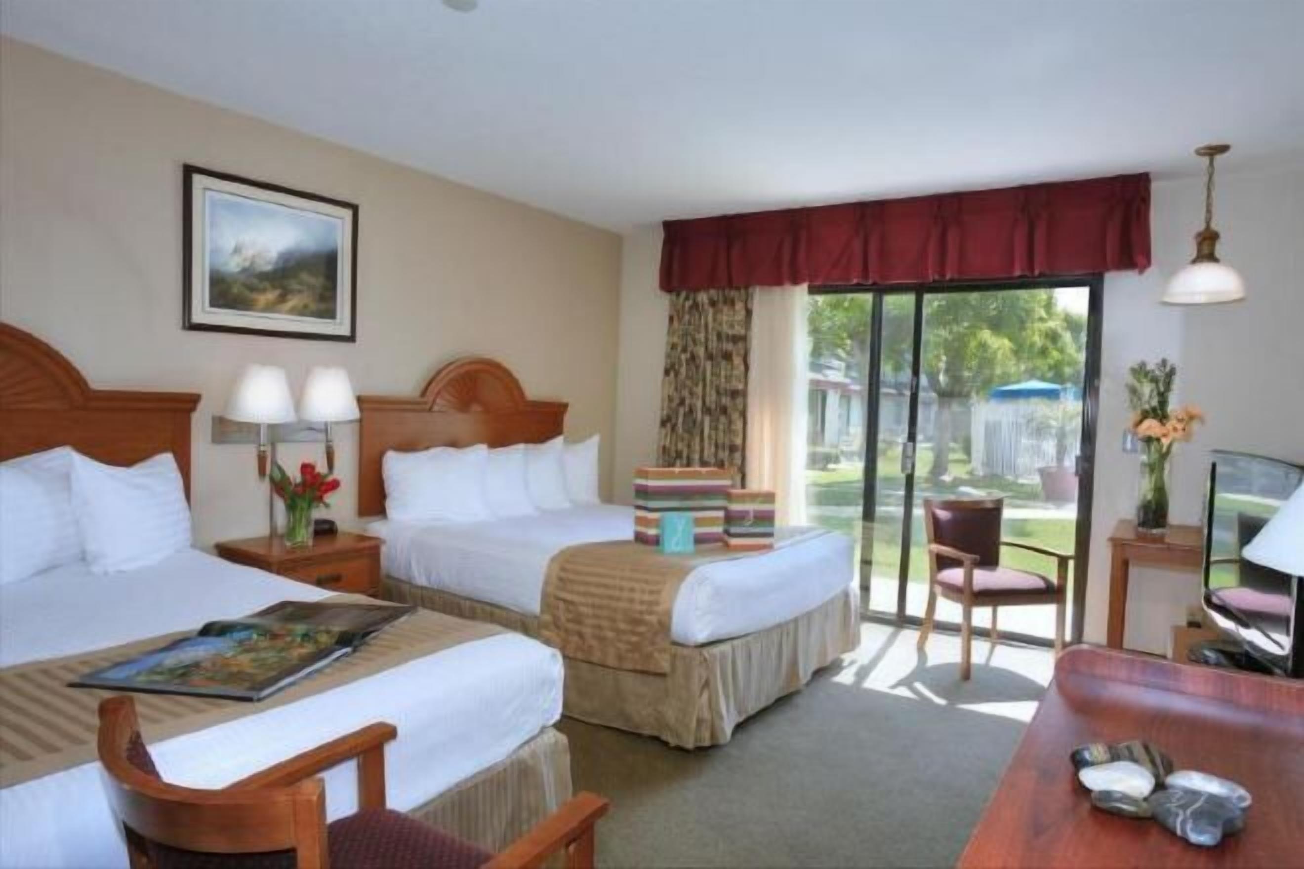Down comforters, in-room safe, individually furnished, desk