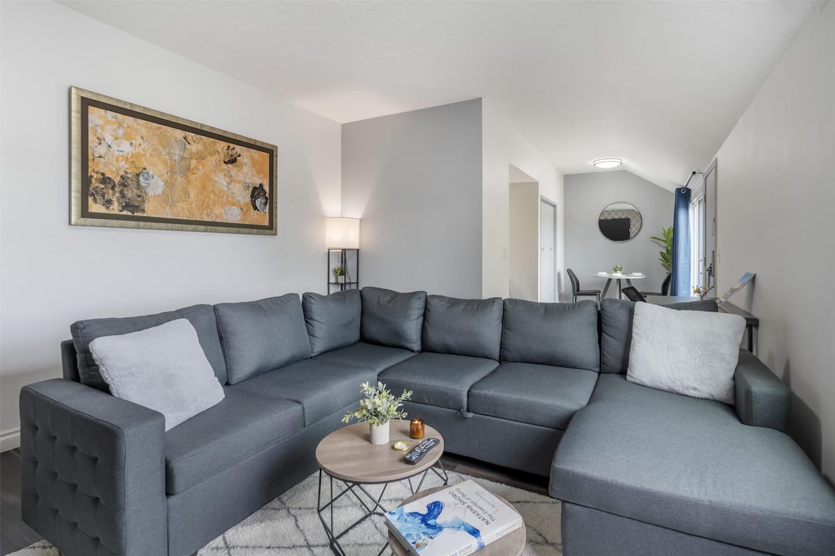 Executive Suite, 1 King Bed, Non Smoking | Down duvets, in-room safe, desk, laptop workspace