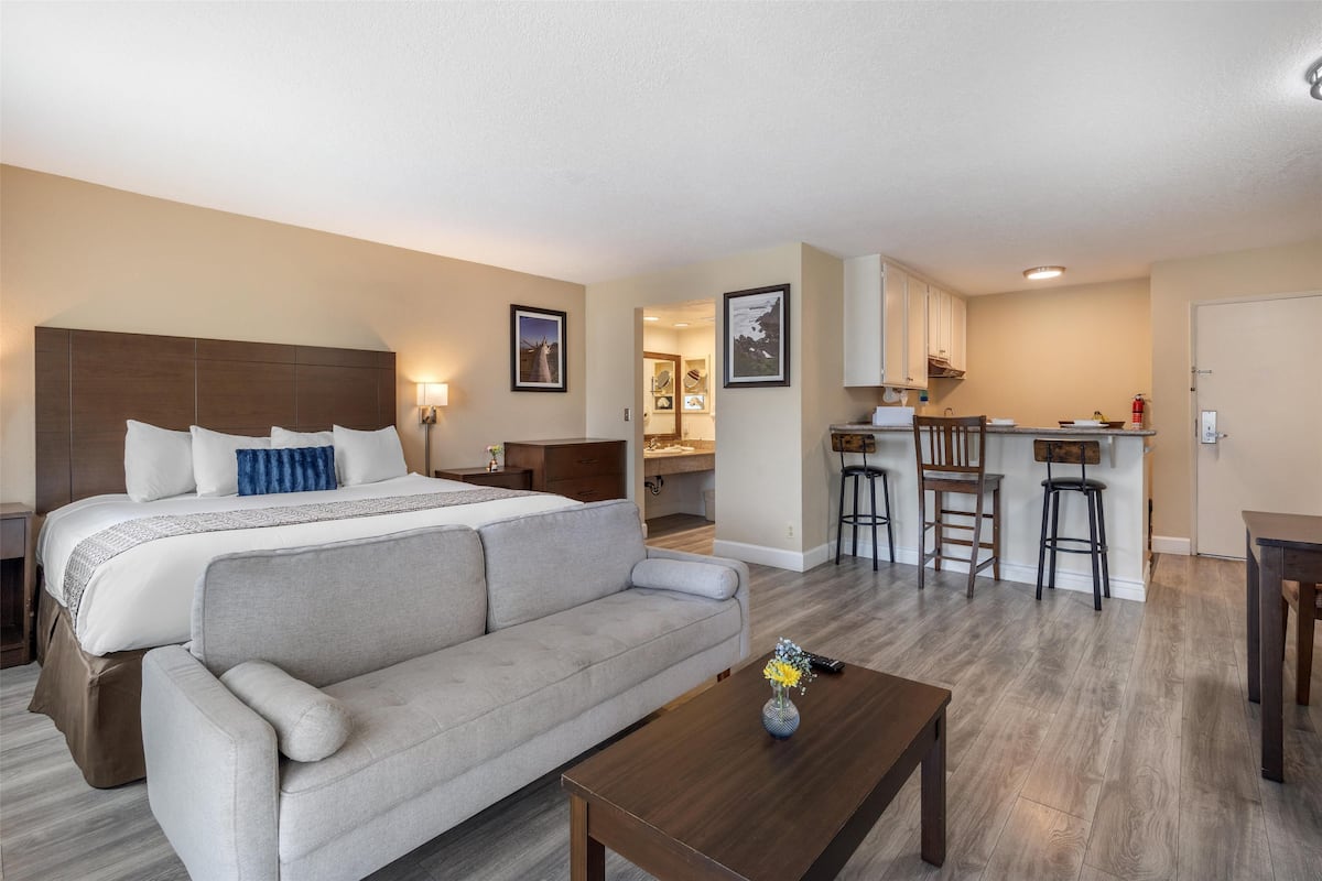 Suite, 1 King Bed, Non Smoking, Kitchenette | Down duvets, in-room safe, desk, laptop workspace