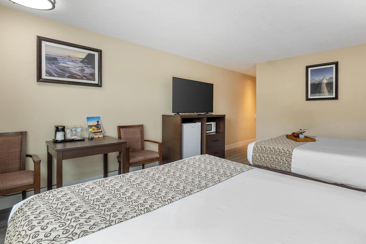 Down duvets, in-room safe, individually furnished, desk