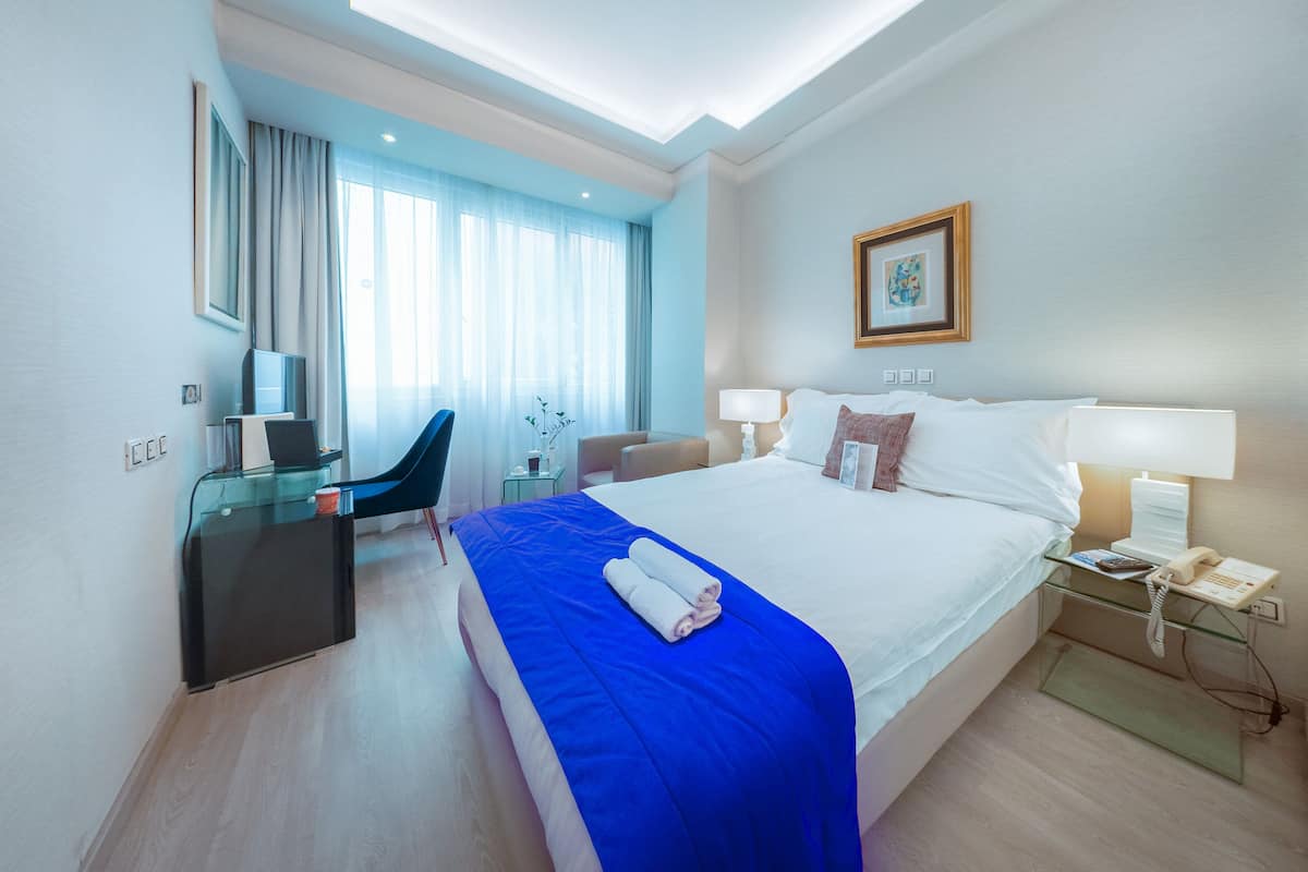 Budget Double Room | Sängtillbehör av högsta kvalitet och minibar