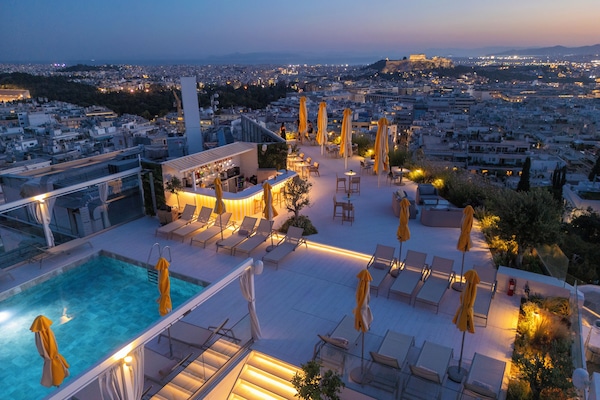 Seasonal outdoor pool, pool umbrellas, sun loungers