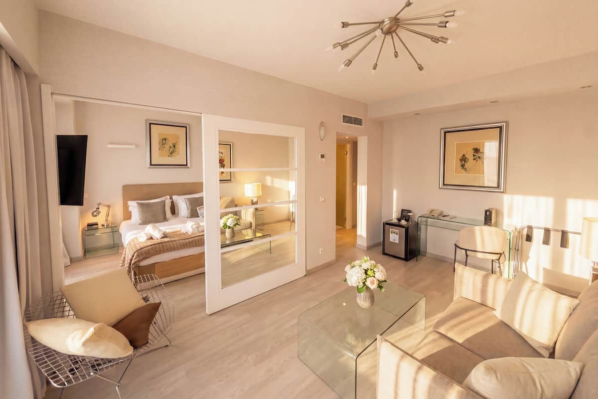 Junior Suite | Premium bedding, minibar, in-room safe, desk