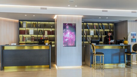 St George Lycabettus Hotel - Image 14