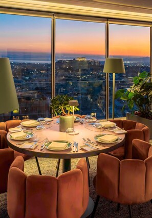 Frokost, lunsj og middag serveres, middelhavsretter 