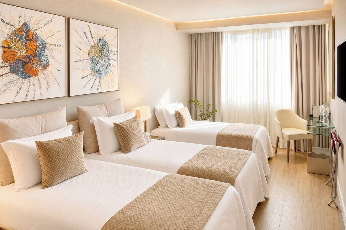 Basic Triple Room with Courtyard View