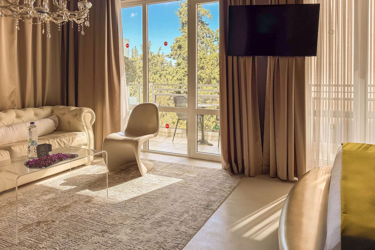 Junior Suite | Sängtillbehör av högsta kvalitet och minibar