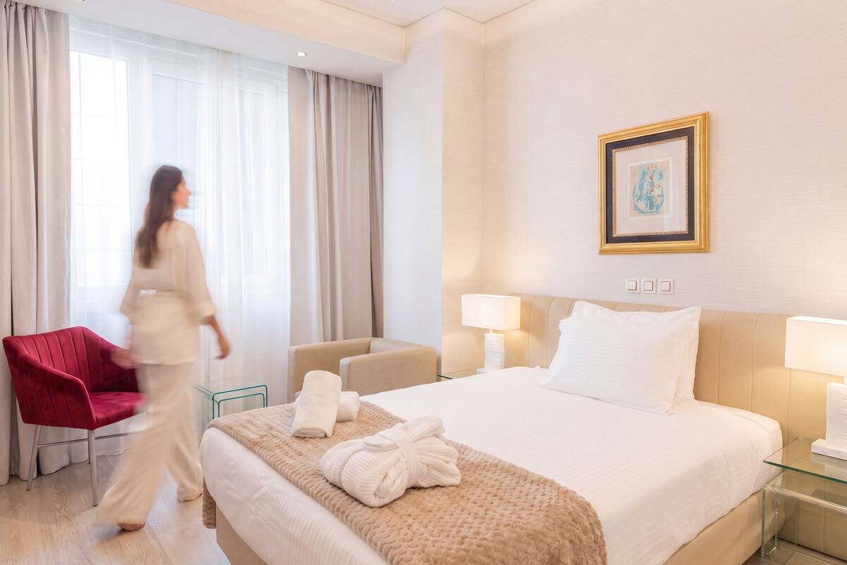Premium bedding, minibar, in-room safe, desk