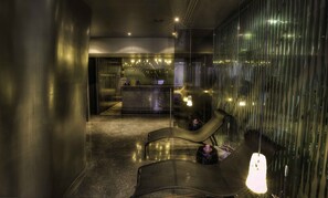 Hot tub, steam room, Turkish bath/hammam, body treatments, aromatherapy