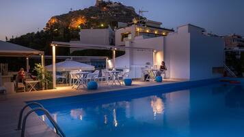 Seasonal outdoor pool, pool umbrellas, sun loungers