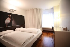 Standard Room | Premium bedding, down comforters, pillowtop beds, minibar
