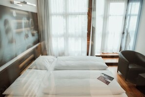 스튜디오 스위트, 킹사이즈침대 1개, 욕조, 공원 전망 | 고급 침구, 오리/거위털 이불, 필로우탑 침대, 미니바